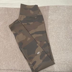 Alo Yoga Camo leggings